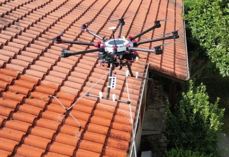 Application d'un traitement hydrofuge sur une toiture en tuiles